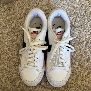 Women’s Nike sneakers